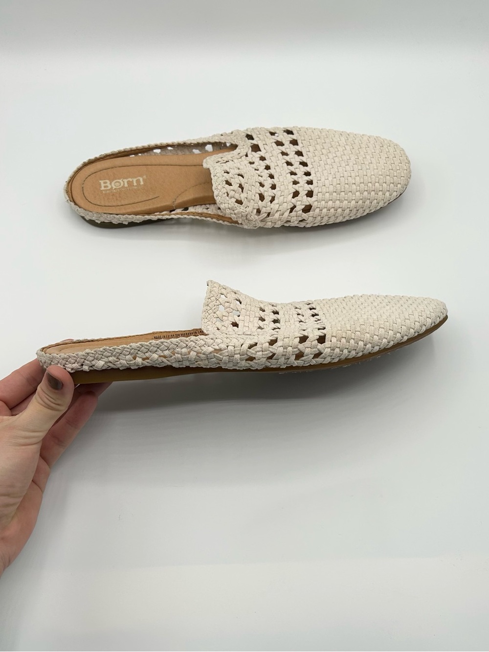 Born Cream Ivory Slip On Flats Mules Sandals Women’s Size 10 - Picture 6 of 7
